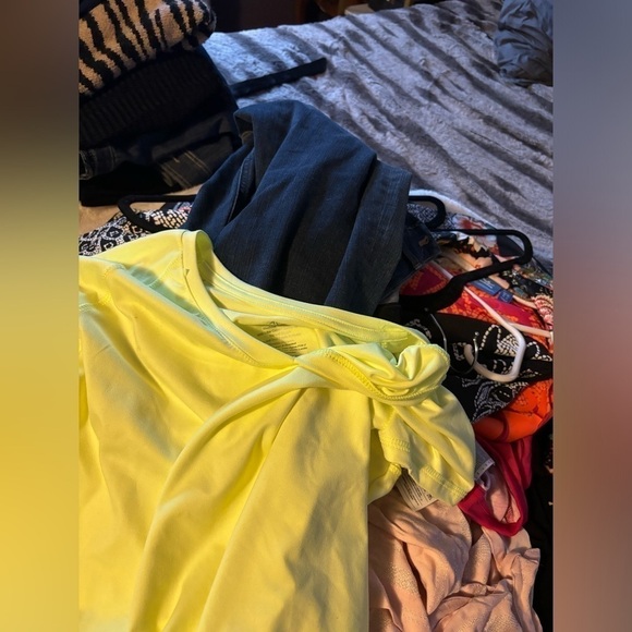 Aviva Tshirt - Picture 3 of 4